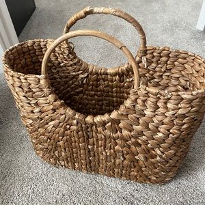 Great bucket straw purse